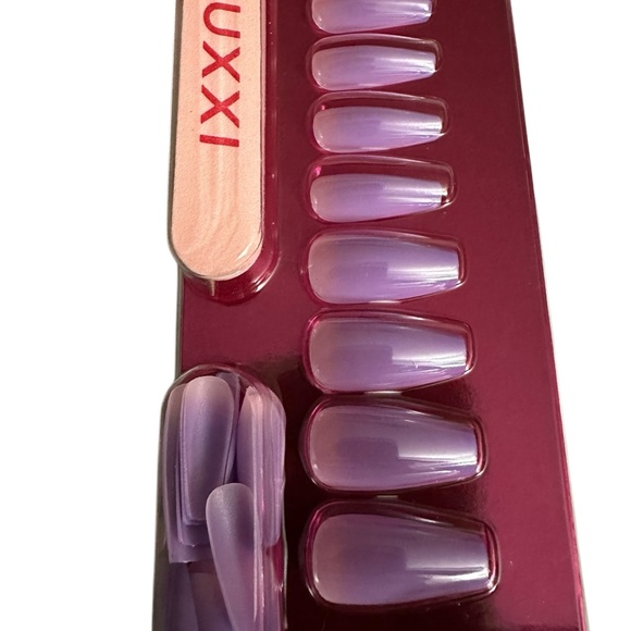 2 SETS OF LUXXI PRESS IN NAILS BRAND NEW INSTANT MANICURE RETAILS $16 each - Picture 5 of 8